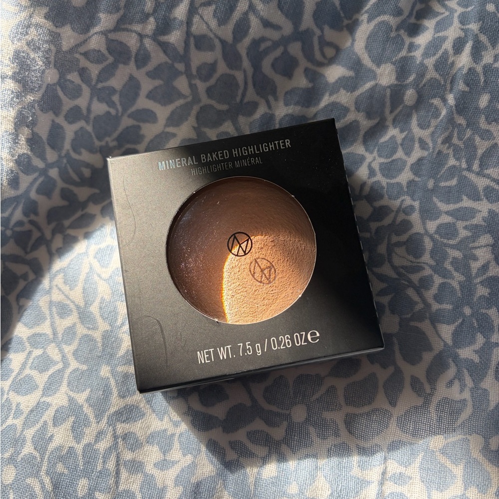 Mineral Baked Highlighter - Halo